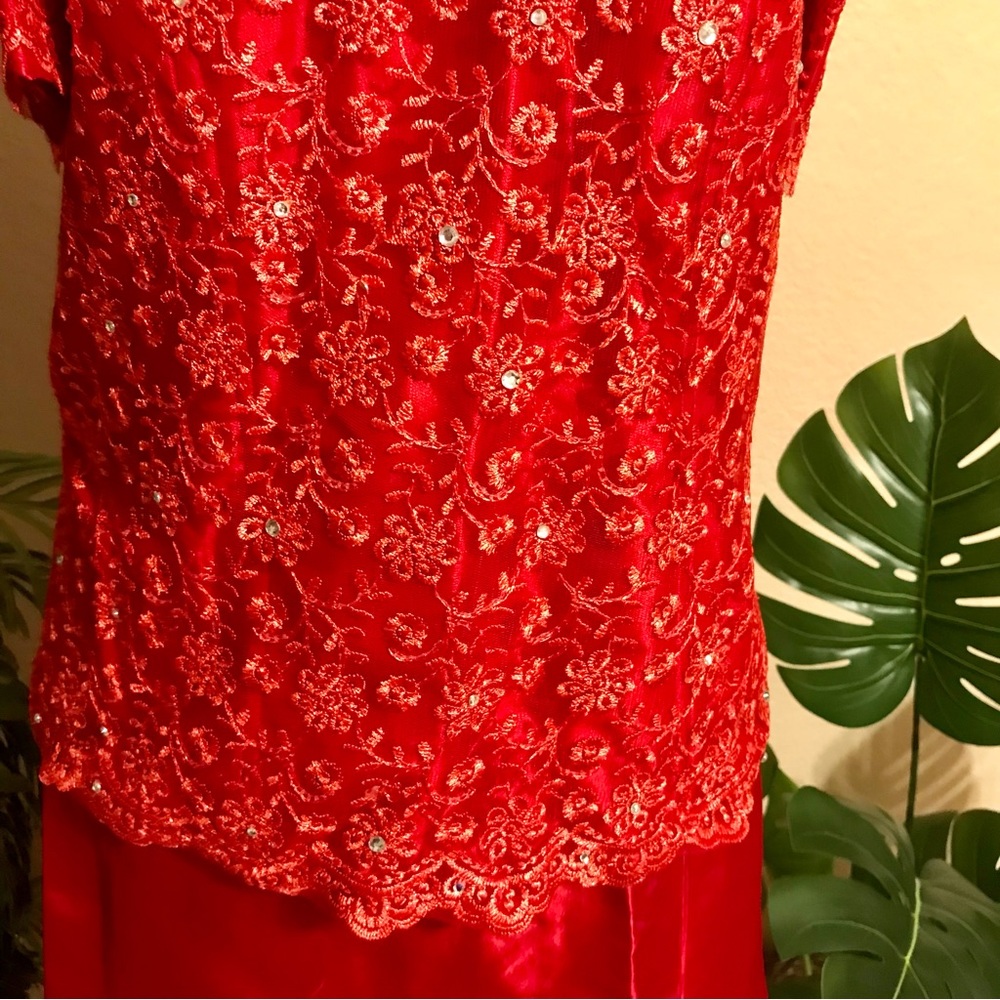 Red Lace Filipiniana 2 pieces Terno Gown with red Taffeta A-line Skirt - Picture 7 of 10